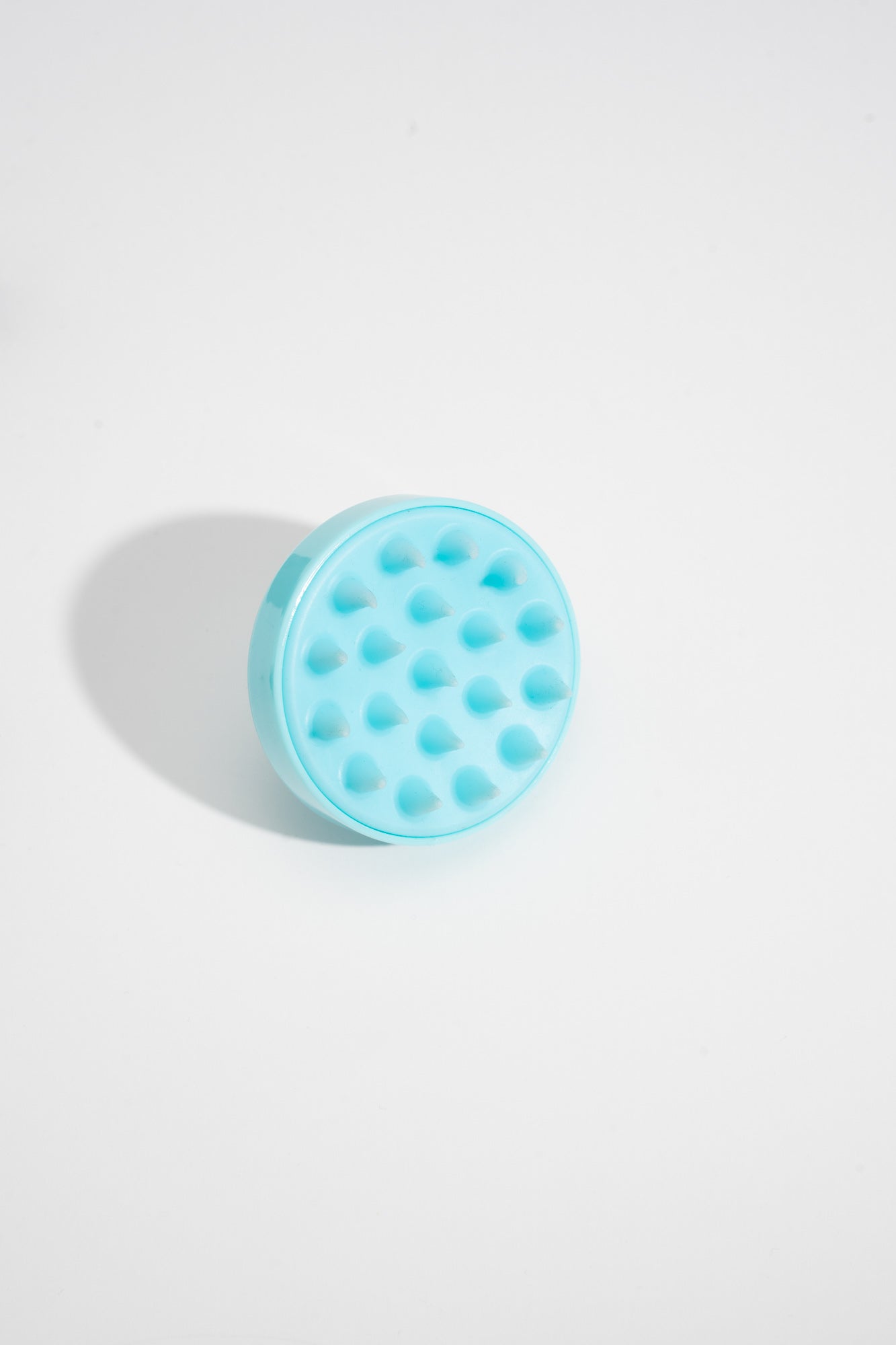 CRAZY POUSS - Brosse massante stimulante - Plusieurs coloris - Accessoire pour masser en douceur votre cuir chevelu