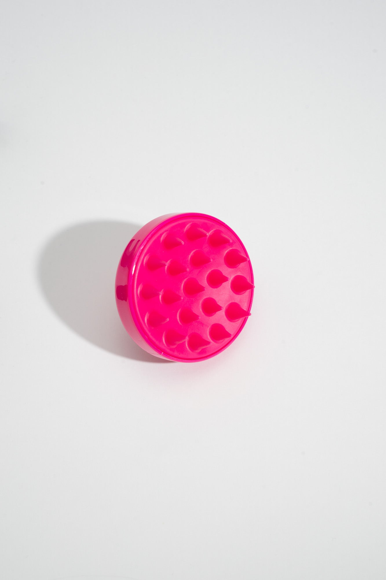 CRAZY POUSS - Brosse massante stimulante - Plusieurs coloris - Accessoire pour masser en douceur votre cuir chevelu