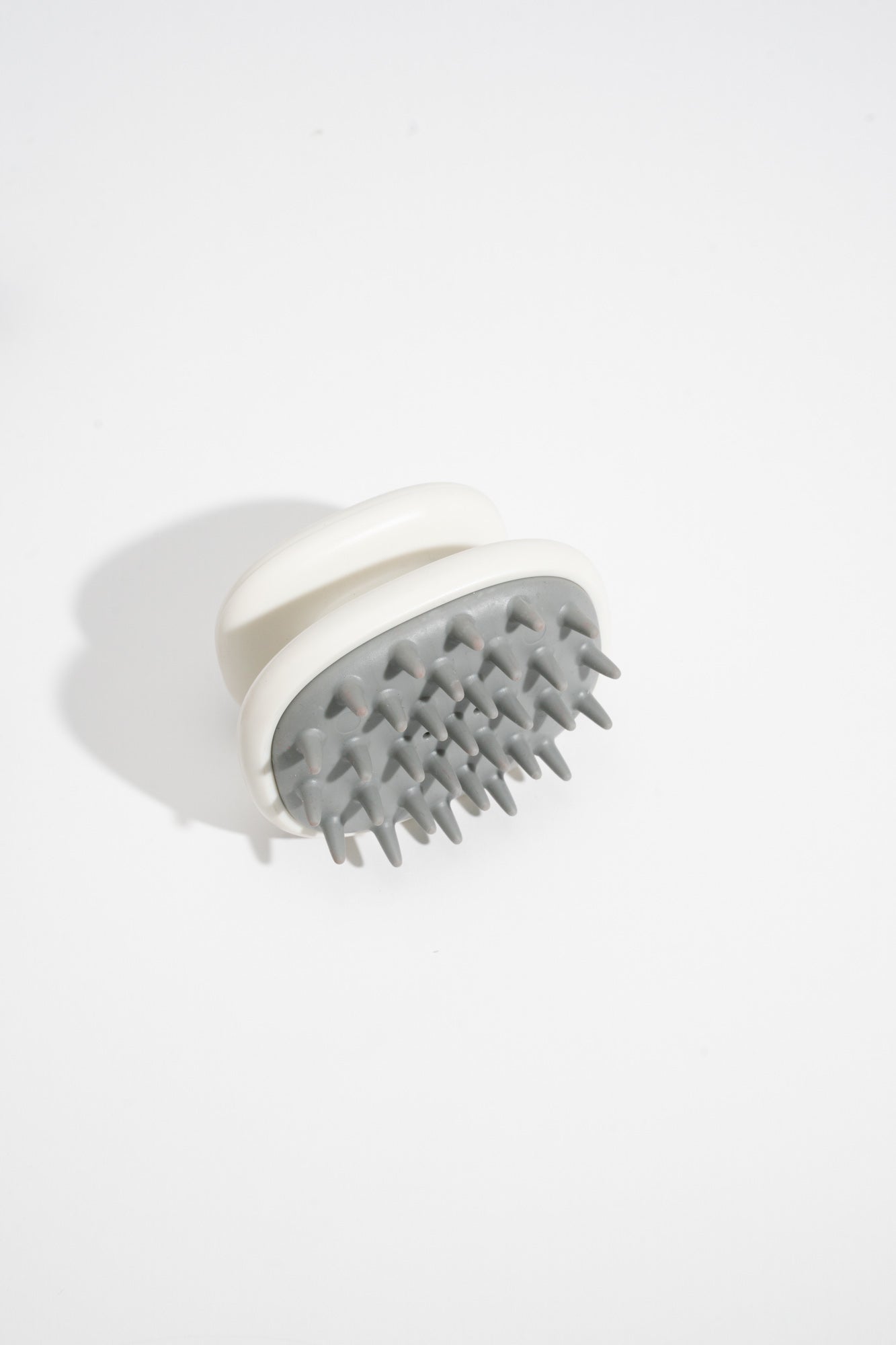 CRAZY POUSS - Brosse massage cuir chevelu - Plusieurs coloris - Accessoire pour stimuler la circulation sanguine des cheveux
